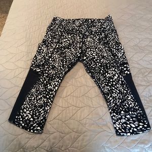 Athleta women’s capris - like new!! - size medium